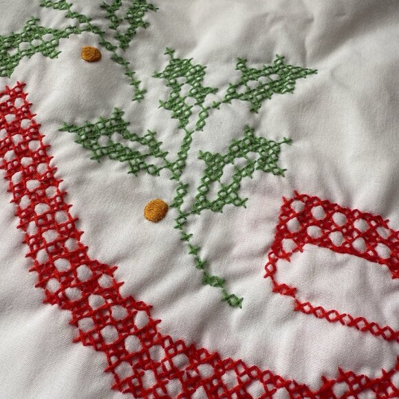 Vintage Oval Tablecloth 9 Napkins Scalloped Cross-Stitched Christmas Holiday - Picture 9 of 16